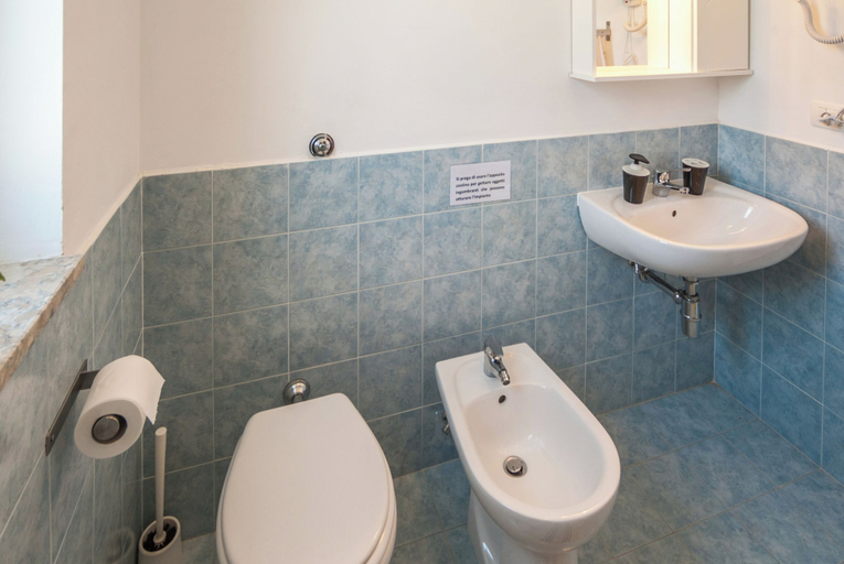 Bathroom 3, Case a Stratola, Avellino