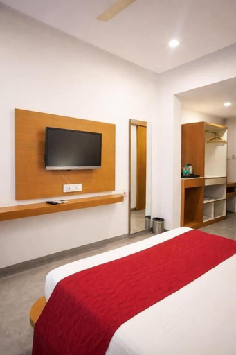 Room 4, Hotel Paradise, Pune