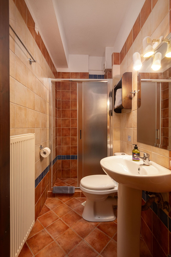 Bathroom 5, Mikri Arktos, Thessaly