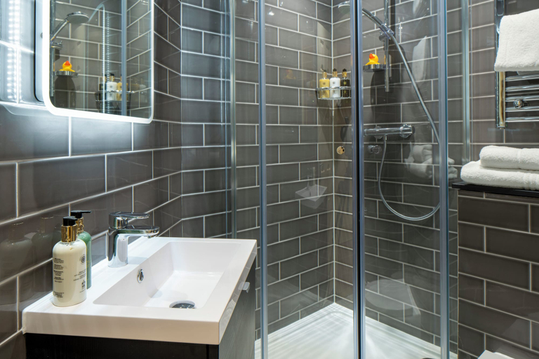Bathroom 3, Warwick Arms Hotel, Warwickshire