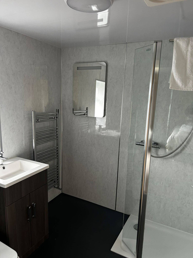 Bathroom 3, Chevin End Guest House, Leeds