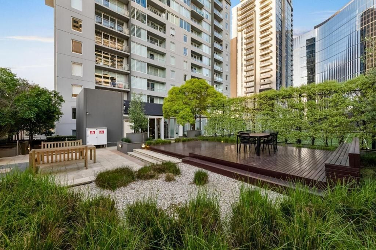 Outdoor dining, Exclusive Stays - Rivergarden, Melbourne