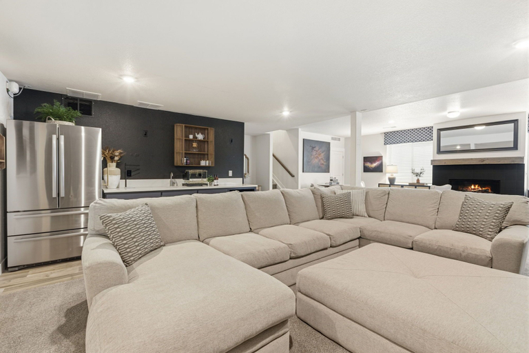Living area 4, The Wandering Key Gather & Unwind, Sleeps 14, Weld