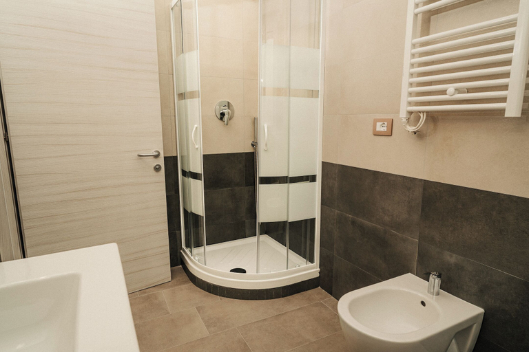 Bathroom 3, Hotel Mediterraneo, Rome