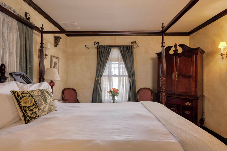 Bedroom 3, A' Tuscan Estate Bed & Breakfast, Yamhill
