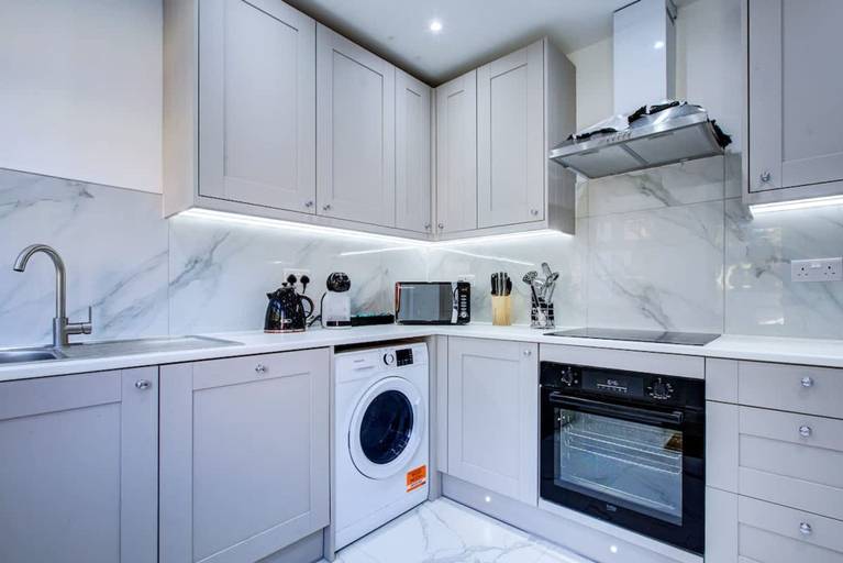 Room 4, Perfect Booking Stylish 3 Bed House in Enfield, London