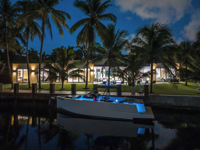 Exterior 2, Villa Pesara, Broward