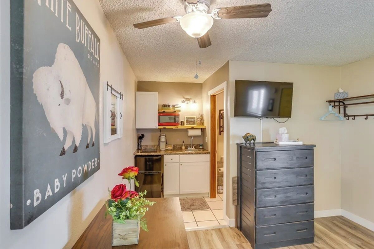 Others 5, The Inn At Spearfish Creek, Lawrence
