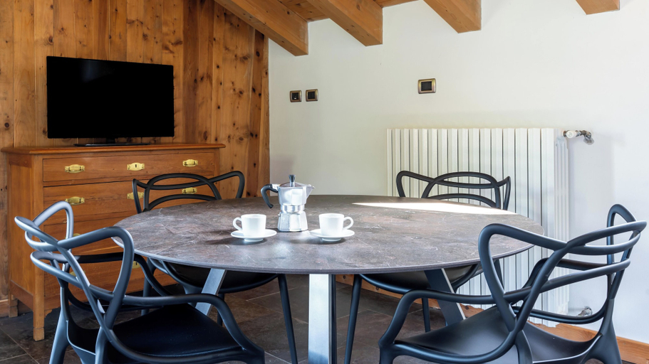 Interior 5, Feleit 9, Sondrio