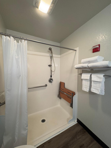 Bathroom 3, Shady Motel, Lincoln