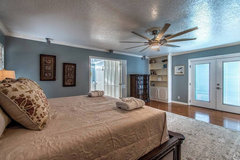 Room 4, Ocean View + Poolside Opulence Tennis, Nueces