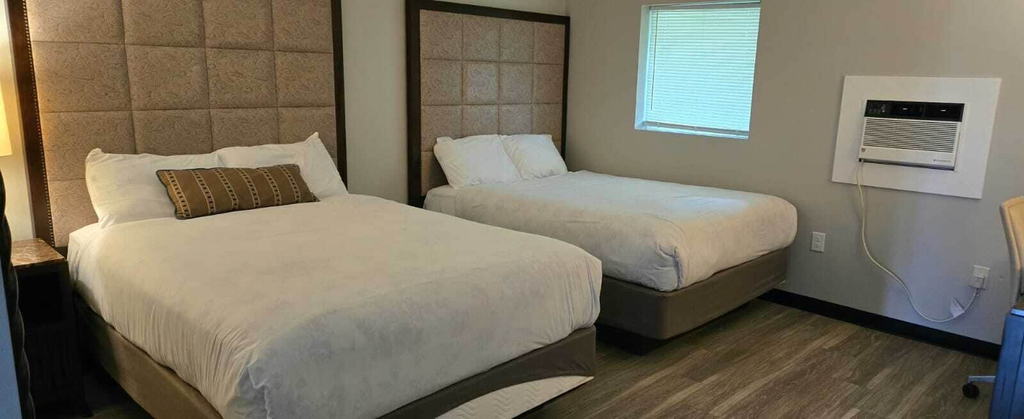 Room 5, Rocky Mount Motel near Hwy 220, Franklin