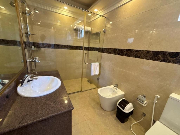 Bathroom 2, Villa 40 - Kandy, K.F.G. & G. Korale