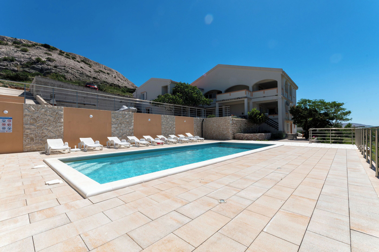 Sport & Beauty 4, Apartments Poolhouse, Novalja