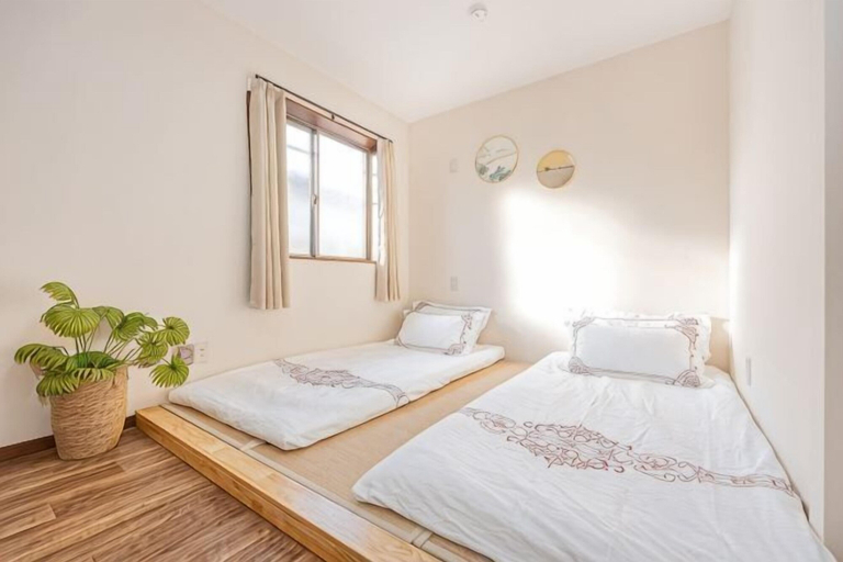 Bedroom 3, W.Hostel, Kita