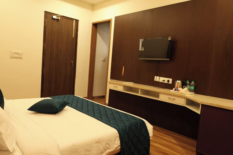 Room 4, Hotel SKVR Grand - Theni, Theni