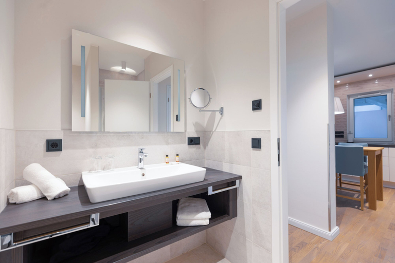 Bathroom 4, Maremüritz Yachthafen Resort, Mecklenburgische Seenplatte