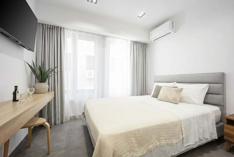Room 3, Stylish Studio Syntagma l Worn Entrance, Attica