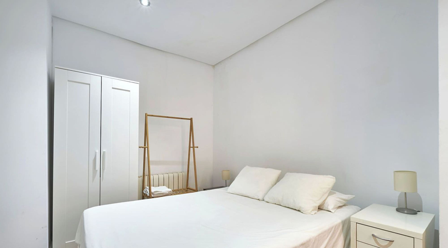 Room 1, Madrid - Apartment - City Center - Sleeps 4, Madrid