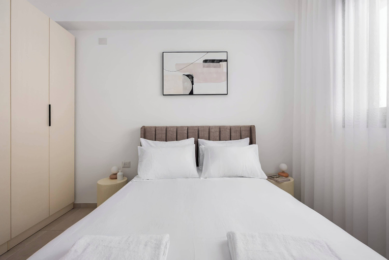Room 4, Luxury 5BR PH Balcony Jacuzzi w Mamad