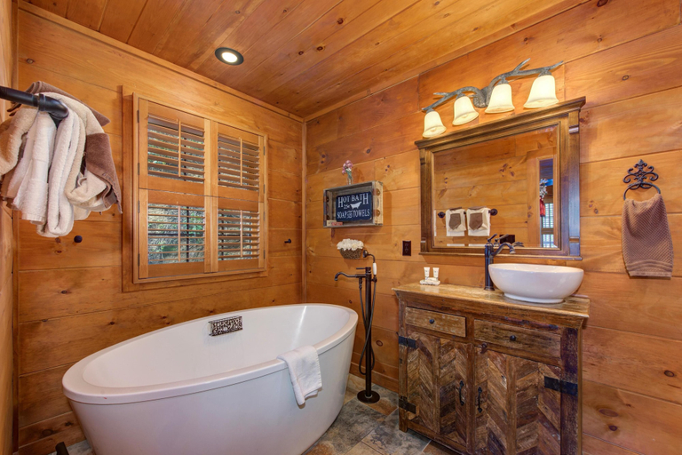Bathroom 5, The Buckhorn, Sevier