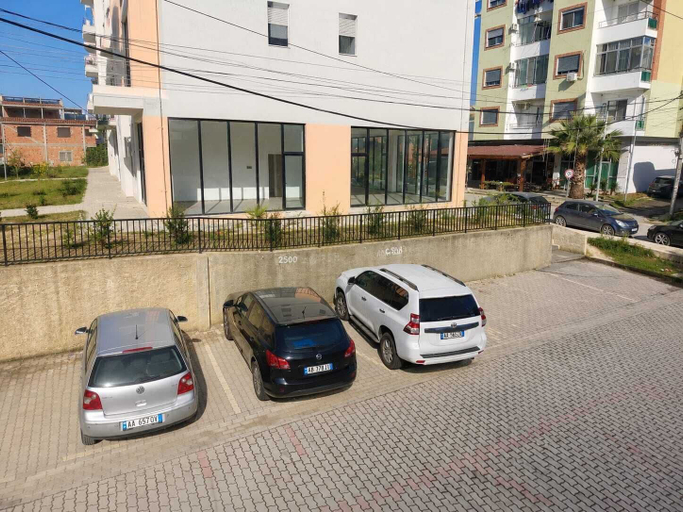 Parking, 2BR Near Beach Big Terrace Free Parking, Kavajës