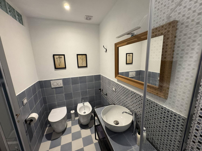 Bathroom 3, Borgo Melograno, Siena