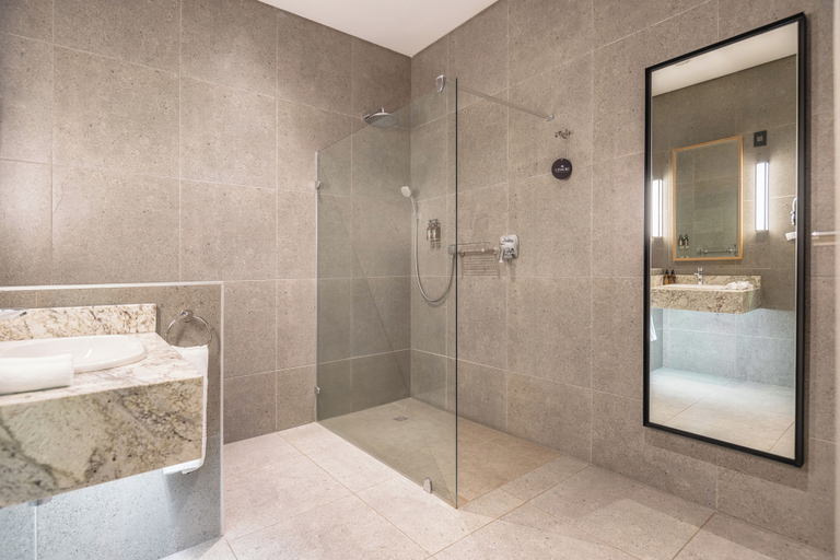 Bathroom 5, Midgard, Omatako