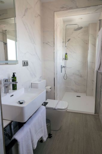 Bathroom 4, Hotel Sevilla, Sevilla