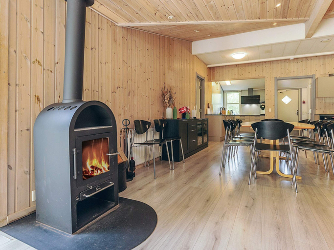 Food & Drinks 4, 4 Star Holiday Home in Oster Assels, Morsø
