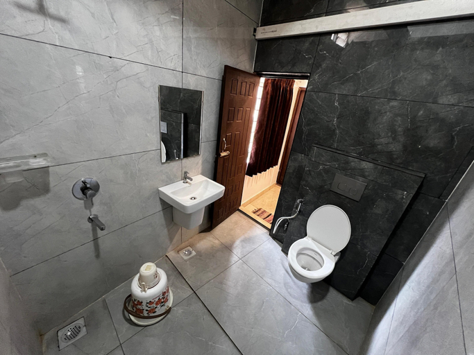 Bathroom 2, Hotel Church Way Inn, Nagappattinam