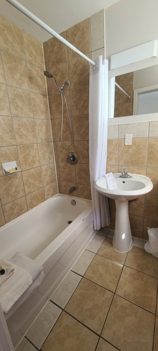 Bathroom 3, Tay Motel, Simcoe