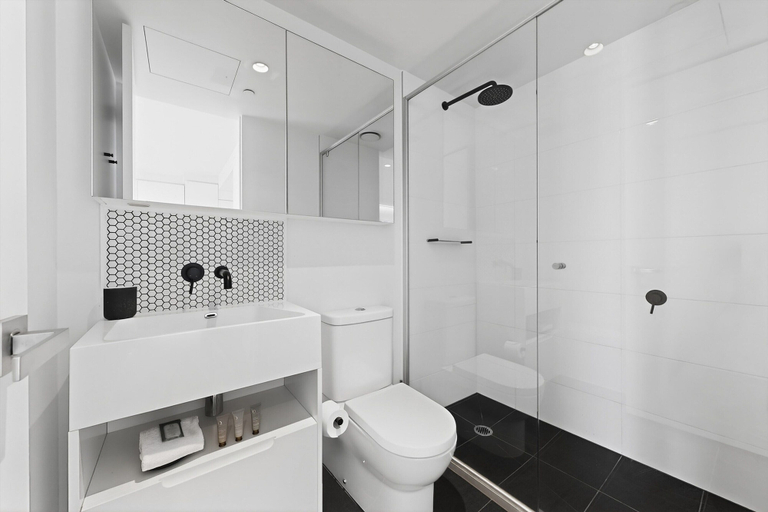 Bathroom 4, City-view 1-bed Retreat Near Queen Vic, Melbourne