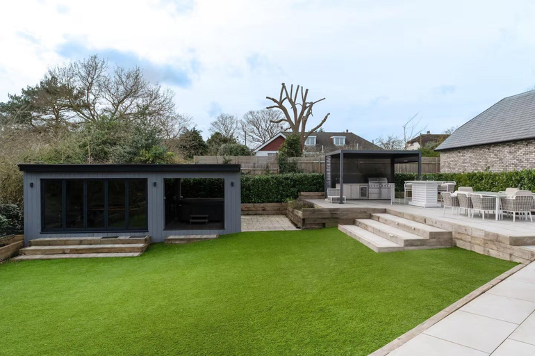 Outdoor dining 3, Rochester Retreat, Spacious 5 Bedroom House, Kent