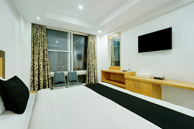 Room 4, Classic With Balcony Hotel Looranova, Chittoor