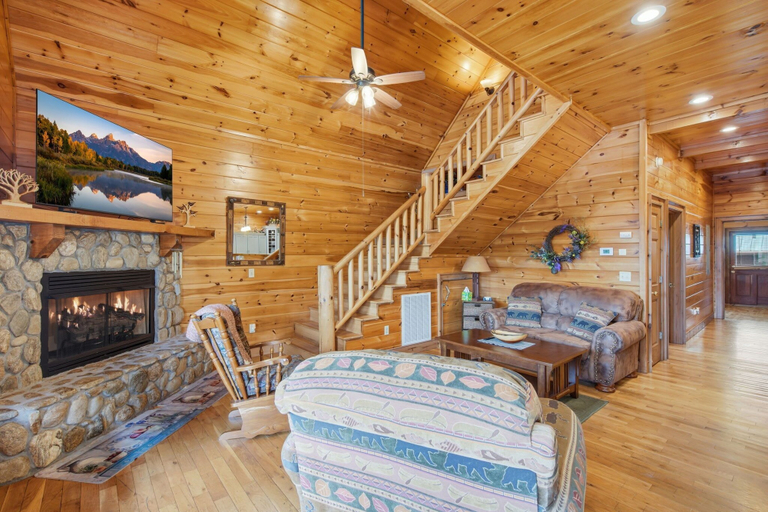 Living area 4, Lazy Bear Retreat, Fannin