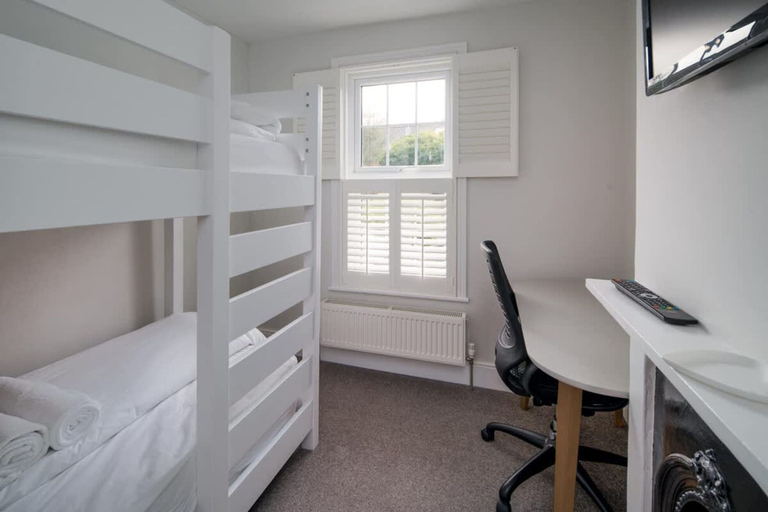 Room 2, Crossjack Cottage Central Cowes, Isle of Wight