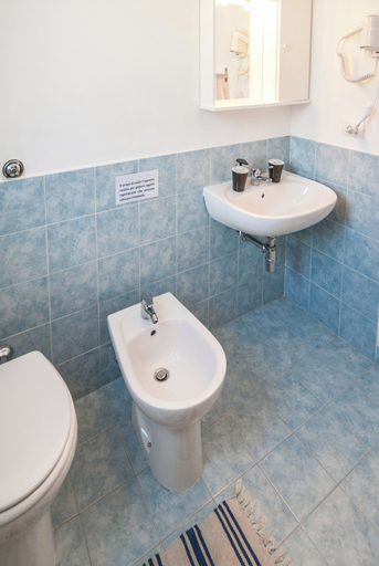 Bathroom 5, Case a Stratola, Avellino