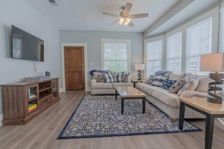 Living area, Uptown Cottage Near Downtown, Galveston