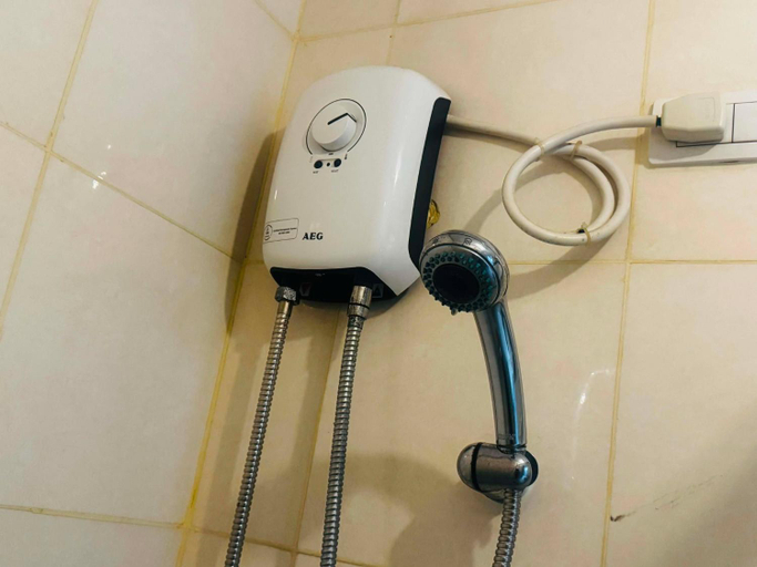 Bathroom 5, Morgan Suite BGC across5 Venice Canal Mall free Pool gym, Taguig