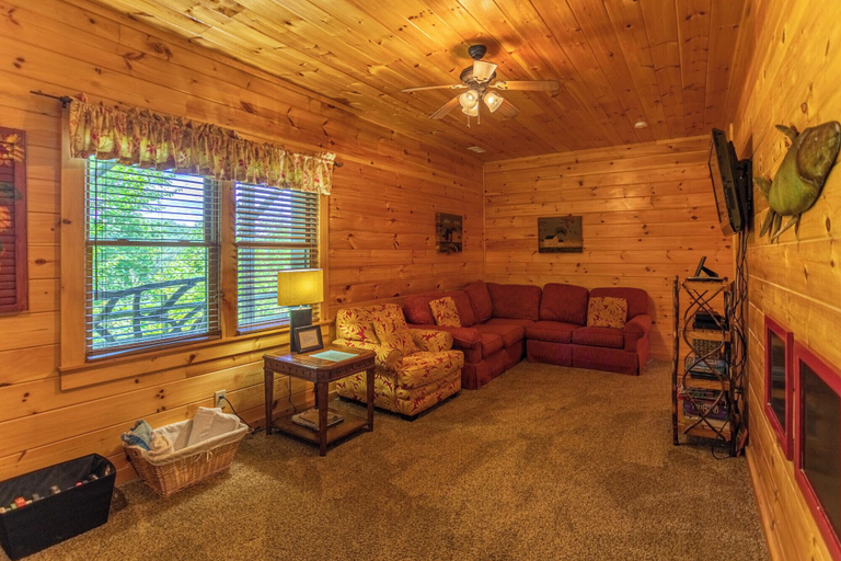 Interior 4, A Positive Outlook - 0 Mins to Asu, Hot Tub - Pool Table - Corner Jacuzzi, Watauga