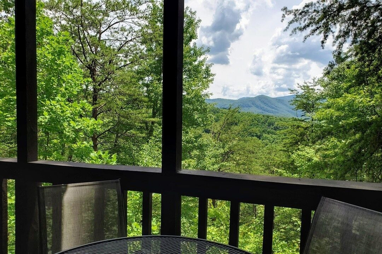 Outdoor dining 2, Hillbilly Hilton 2 Bedroom Chalet, Sevier