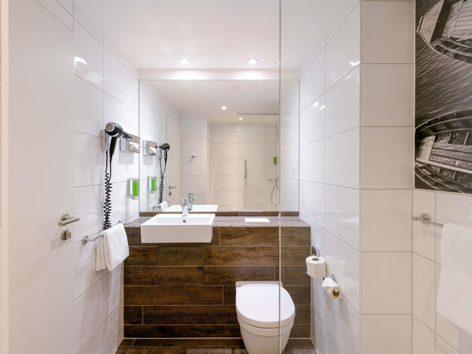 Bathroom 5, ibis Styles Tuebingen, Tübingen