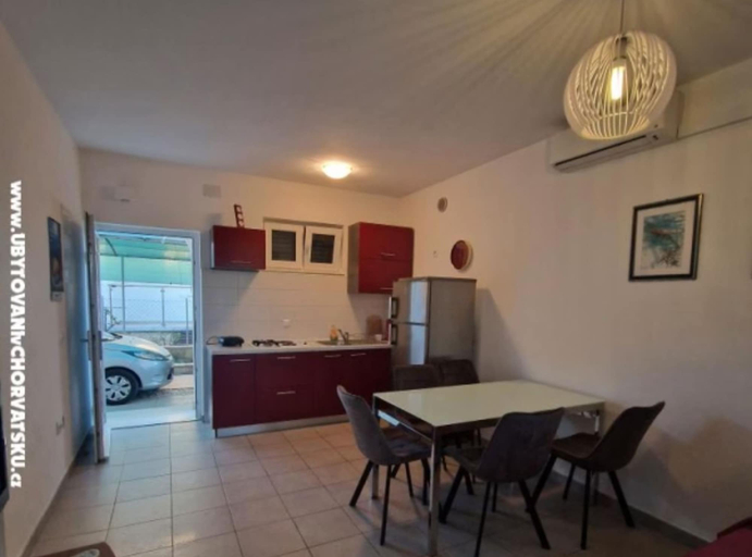 Others 4, Apartments Ordulj, Rogoznica