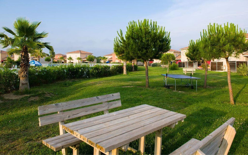 Balcony, Spacious Six-guest Fabregues Retreat, Hérault