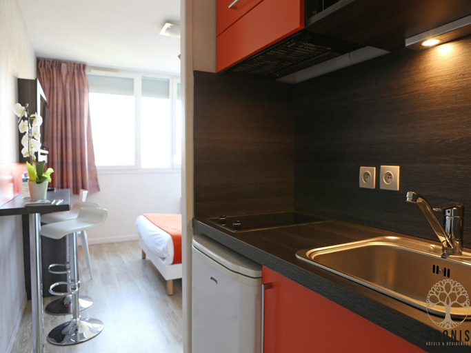 Private kitchen 3, Urban Escape on the Edge of Paris, Val-de-Marne