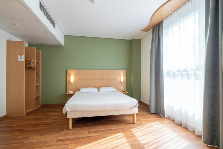 Bedroom 4, ibis Kaunas Centre, Kauno