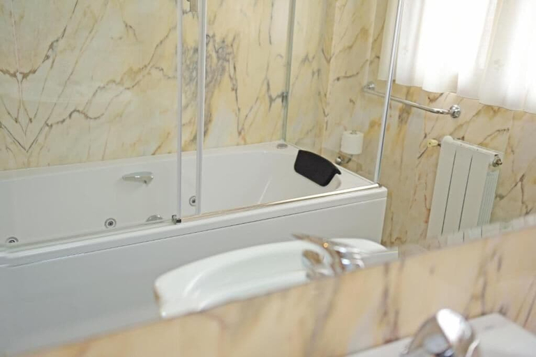Bathroom 4, HOTEL VIJANERA, Cantabria