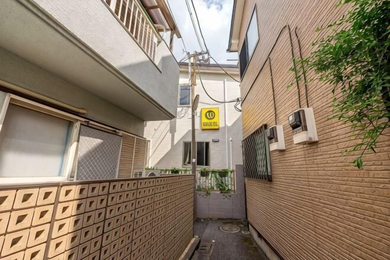 Others 3, W.Hostel, Kita