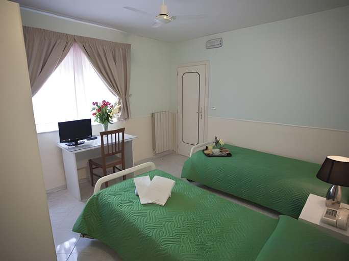 Bedroom 3, Sisters' Hotel, Napoli